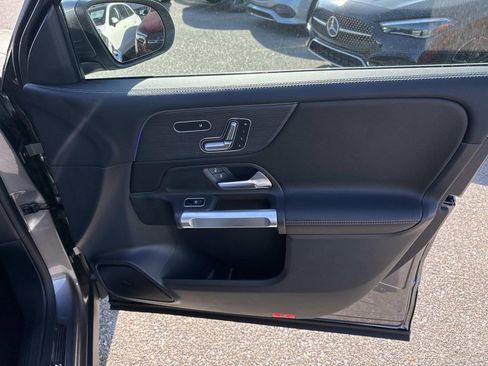 Used 2025 Mercedes-Benz GLB 250 image 14