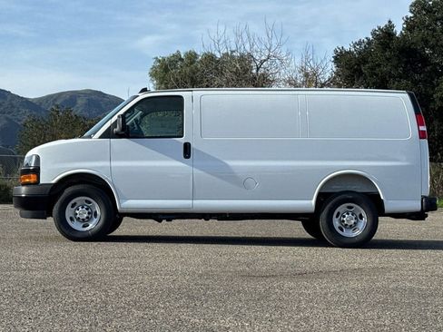 New 2025 Chevrolet Express 2500 w/ Enhanced Convenience Package image 7