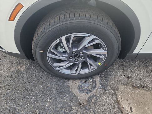 New 2026 Lincoln Corsair Premiere image 9