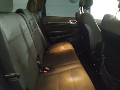 Used 2020 Jeep Grand Cherokee Laredo RWD image 19