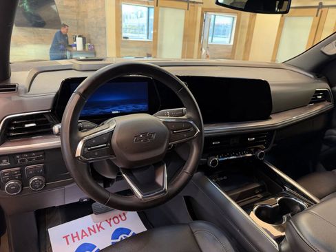 Used 2025 Chevrolet Suburban Z71 image 11