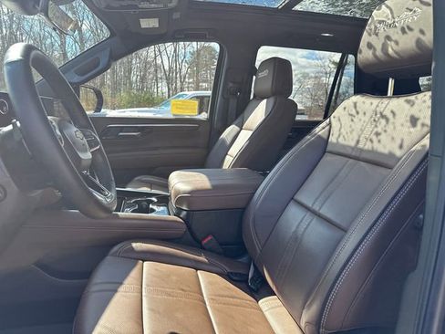 Used 2025 Chevrolet Tahoe High Country AWD/4WD image 41