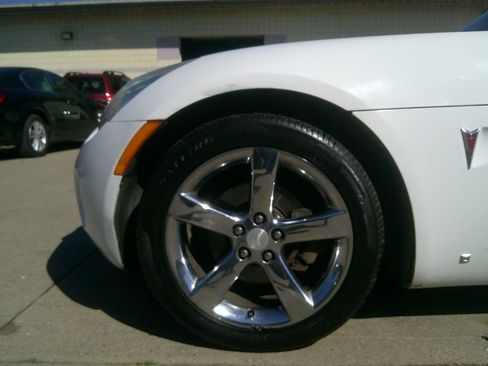 Used 2008 Pontiac Solstice Convertible w/ Premium Package RWD image 16