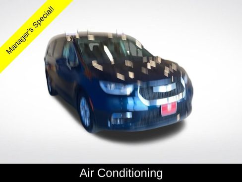 Used 2023 Chrysler Pacifica Touring-L FWD image 14
