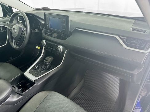 Used 2022 Toyota RAV4 XLE w/ Convenience Package image 31