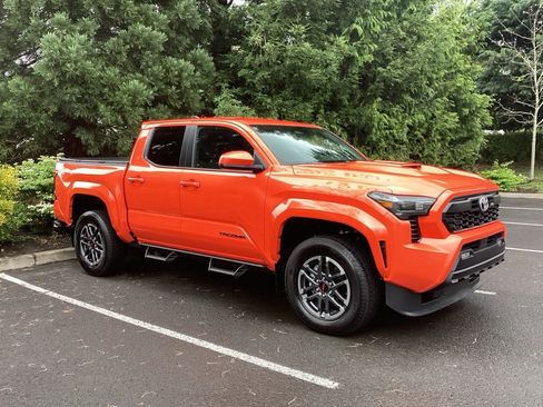 Used 2024 Toyota Tacoma TRD Sport AWD/4WD image 7
