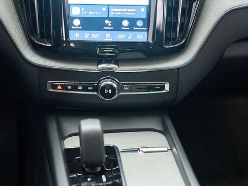 Certified 2025 Volvo XC60 B5 Plus w/ Climate Package AWD/4WD image 28