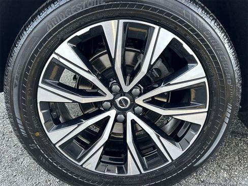 Certified 2023 Volvo XC60 B5 Plus w/ Climate Package image 12