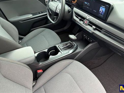Used 2025 Kia K4 FWD image 18