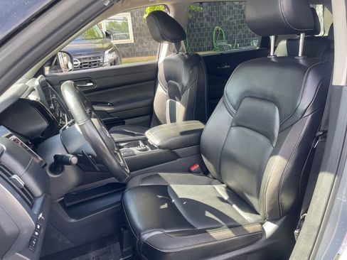 Certified 2024 Nissan Pathfinder SL AWD/4WD image 16