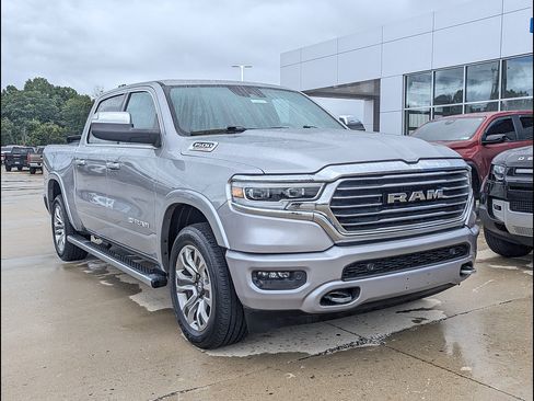 Used 2022 RAM 1500 Limited w/ Body Color Bumper Group AWD/4WD image 5