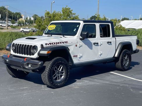 Used 2025 Jeep Gladiator Mojave w/ Convenience Group AWD/4WD image 3