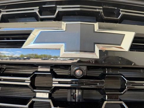 Certified 2023 Chevrolet Suburban Z71 w/ Luxury Package AWD/4WD image 4