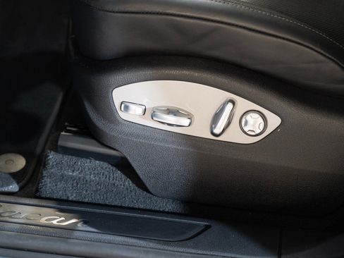 Certified 2026 Porsche Macan AWD/4WD image 13