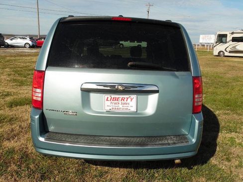 Used 2008 Chrysler Town & Country Touring image 11