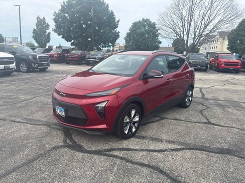 Used 2023 Chevrolet Bolt EUV LT w/ Convenience Package FWD image 5