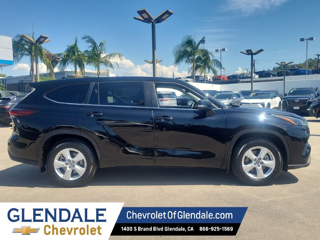 Used 2024 Toyota Highlander LE AWD/4WD image 10