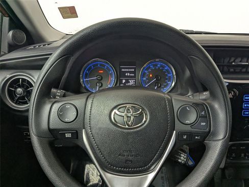 Used 2018 Toyota Corolla LE image 13