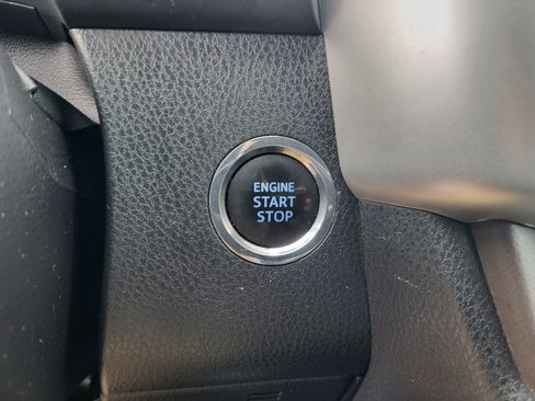 Used 2017 Toyota Highlander XLE image 24