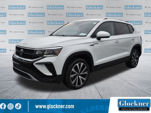 Used 2024 Volkswagen Taos SE image 1