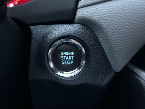 Used 2022 Toyota RAV4 XLE Premium image 28