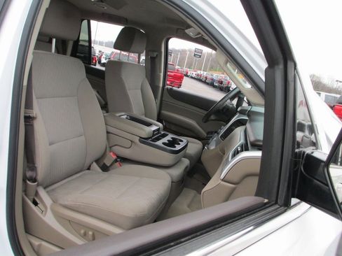 Used 2017 GMC Yukon SLE w/ SLE Value Package image 18