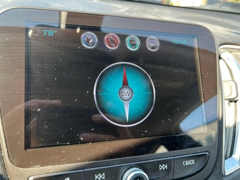 Used 2017 Chevrolet Malibu LT FWD image 21