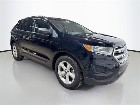 Used 2018 Ford Edge SE image 5