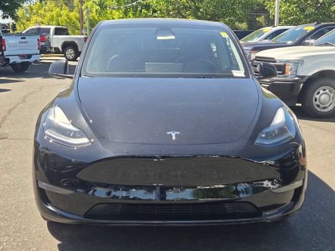 Used 2024 Tesla Model Y Long Range AWD/4WD image 2