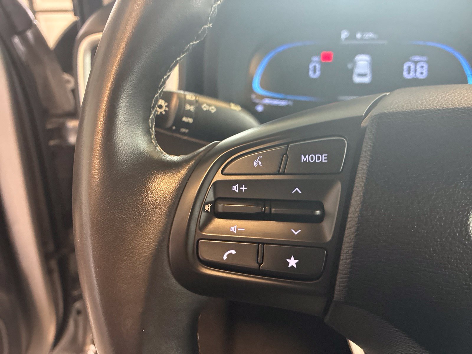 Used 2025 Hyundai Venue SEL FWD image 17