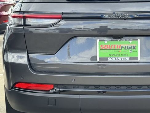 New 2025 Jeep Grand Cherokee Altitude w/ MOPAR Finishing Package image 6