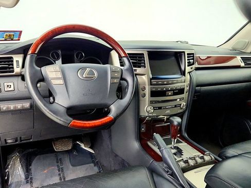 Used 2013 Lexus LX 570 4WD w/ Luxury Pkg image 13