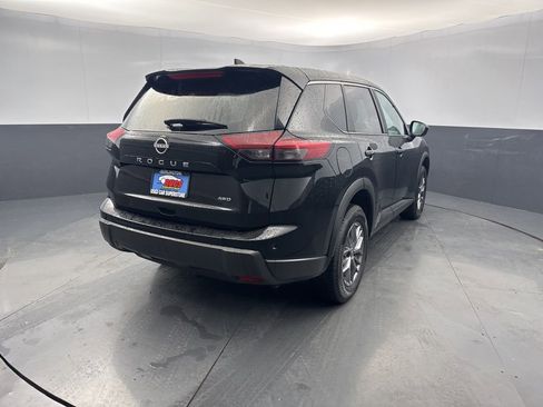 Used 2024 Nissan Rogue S image 7