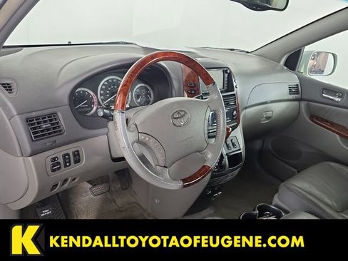 Used 2005 Toyota Sienna XLE image 3