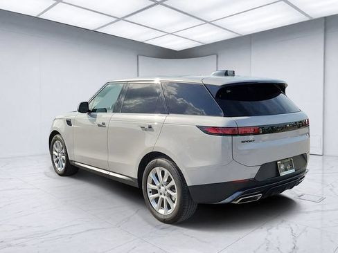 Used 2025 Land Rover Range Rover Sport SE AWD/4WD image 4