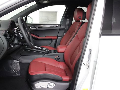 New 2026 Porsche Macan image 5