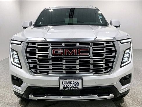 Used 2025 GMC Yukon Denali w/ Sun & Power Step Package image 2
