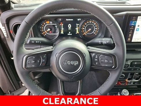 Used 2025 Jeep Wrangler Rubicon image 18