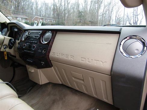 Used 2010 Ford F350 Lariat image 28