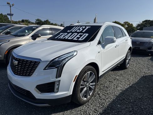 Used 2024 Cadillac XT5 Premium Luxury image 2