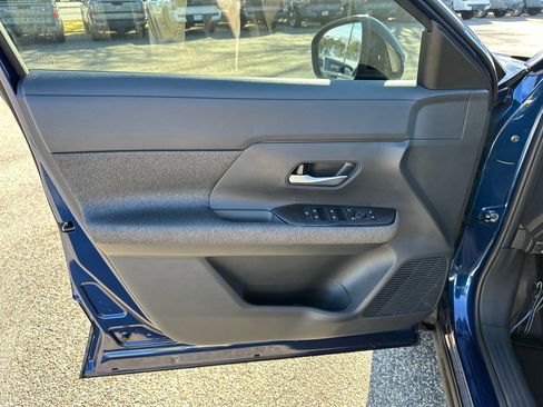 Used 2026 Nissan Kicks SV image 10