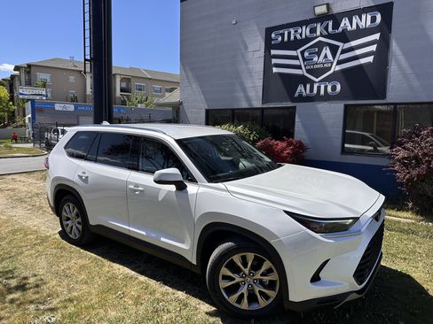 Used 2024 Toyota Grand Highlander AWD Hybrid image 2