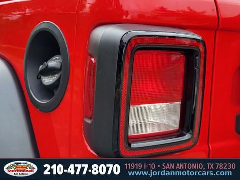 Used 2025 Jeep Wrangler Unlimited Sport AWD/4WD image 9