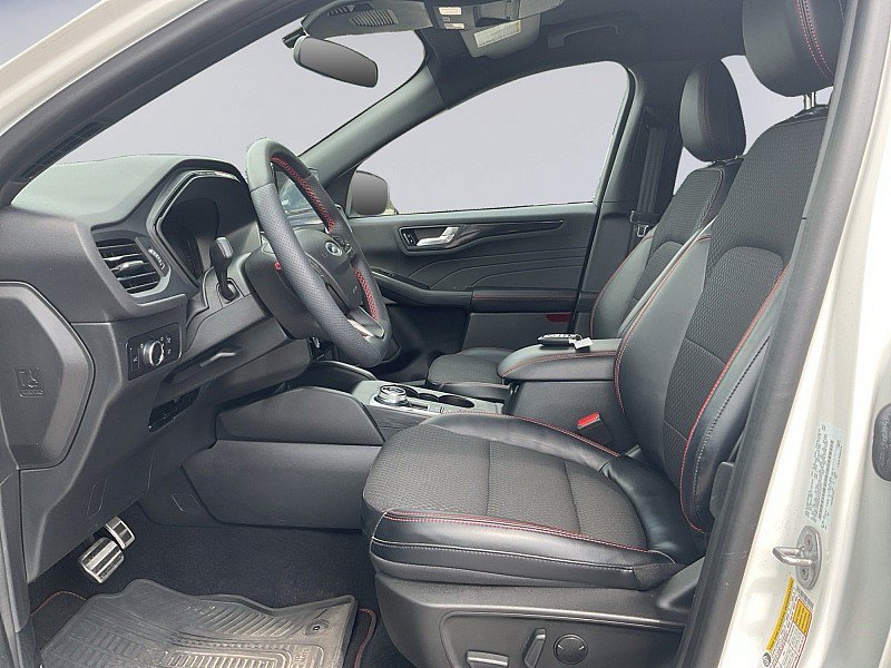 Used 2023 Ford Escape ST-Line w/ Tech Pack #1 FWD image 9