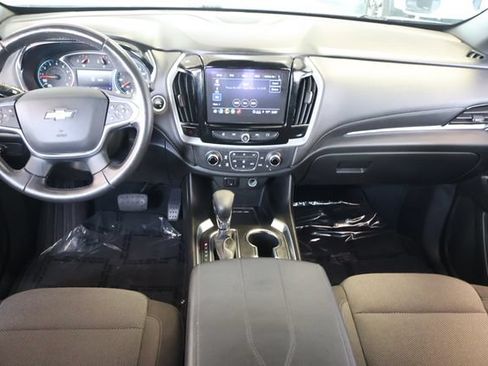 Used 2022 Chevrolet Traverse LT FWD image 17