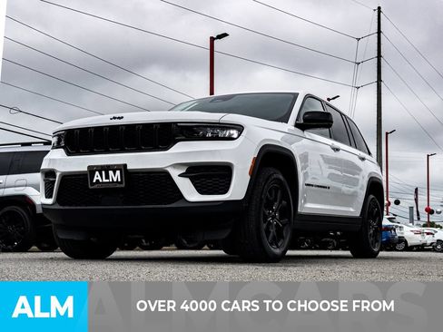 Used 2025 Jeep Grand Cherokee Altitude AWD/4WD image 2