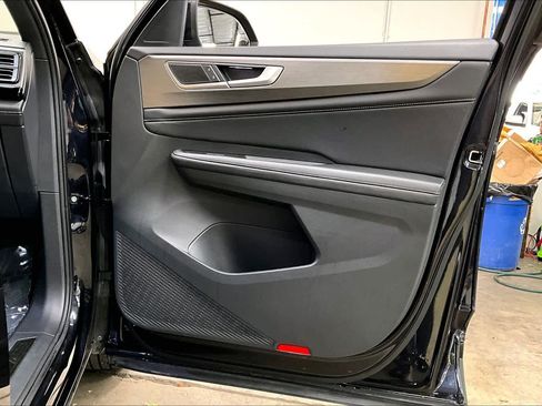 Used 2024 Volkswagen Atlas Cross Sport SE image 26