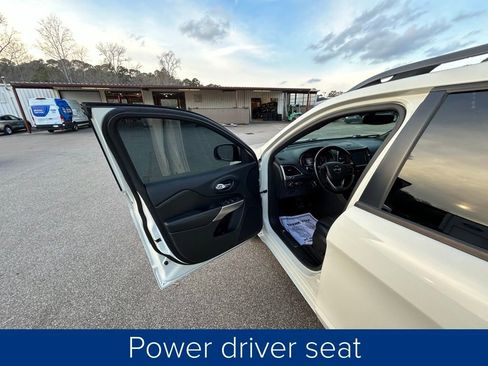 Used 2019 Jeep Cherokee High Altitude image 28