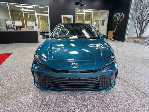 Used 2025 Toyota Camry LE image 6