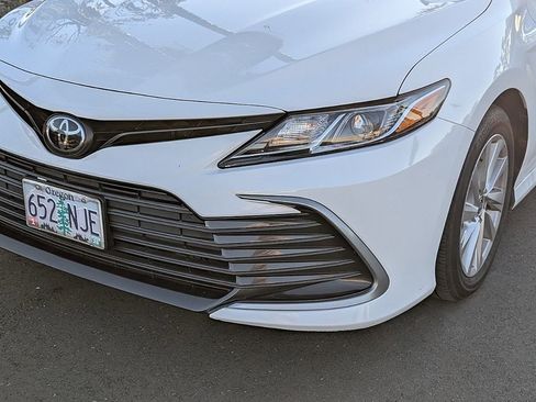 Used 2022 Toyota Camry LE image 17